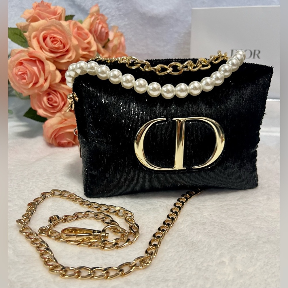 ✨Christian DIOR Pouch/Clutch/ Crossbody Shiny Beauty Collection bag.
